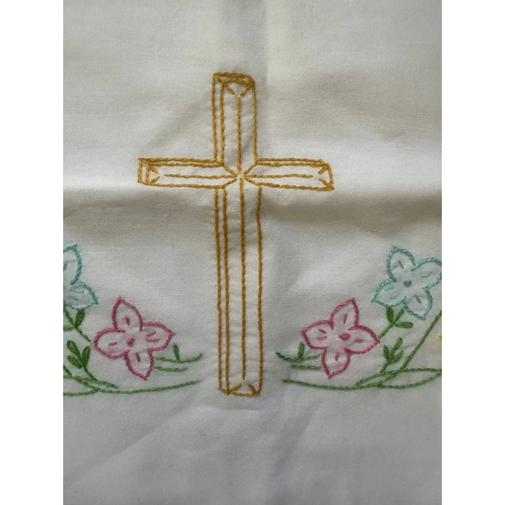 NWOT Hand Embroidered Cross Queen 2 Pillowcases White Floral Lace Trim Vintage